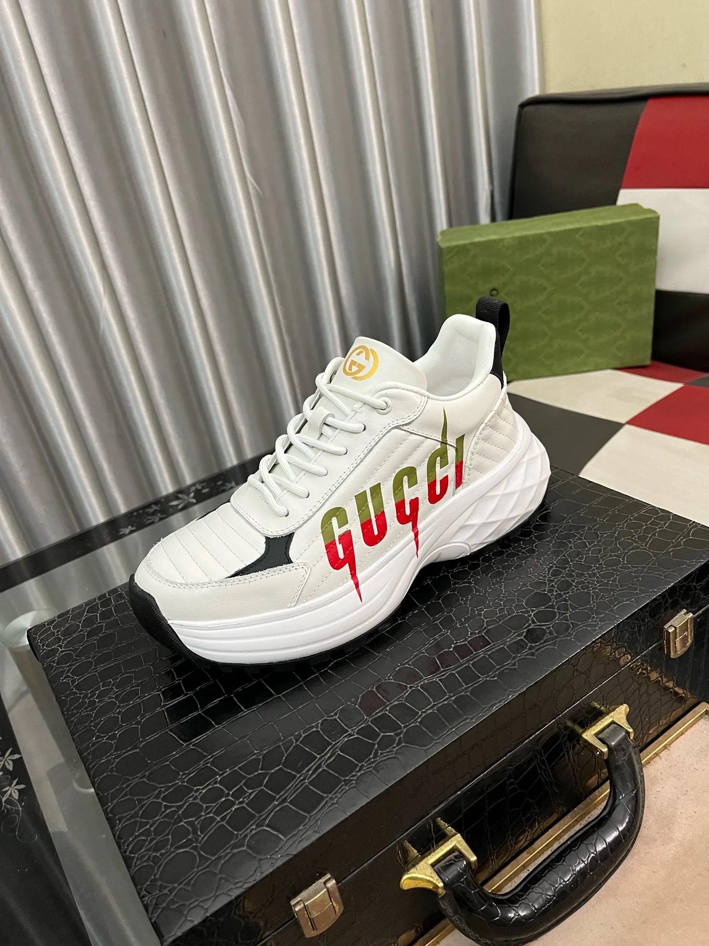 Men's shoes 💰500⌚️⌚️[Gucci] Gucci's latest casual men's shoes, welcome to 1:1 comparison, a popular Hong Kong counter casual shoe, counter quality, support inspection, high-quality workmanship, upper made of Italian imported calfskin, breathable mesh insole original fashion sports outsole, casual fashion, high-end quality, size: 38-442️⃣Colors available